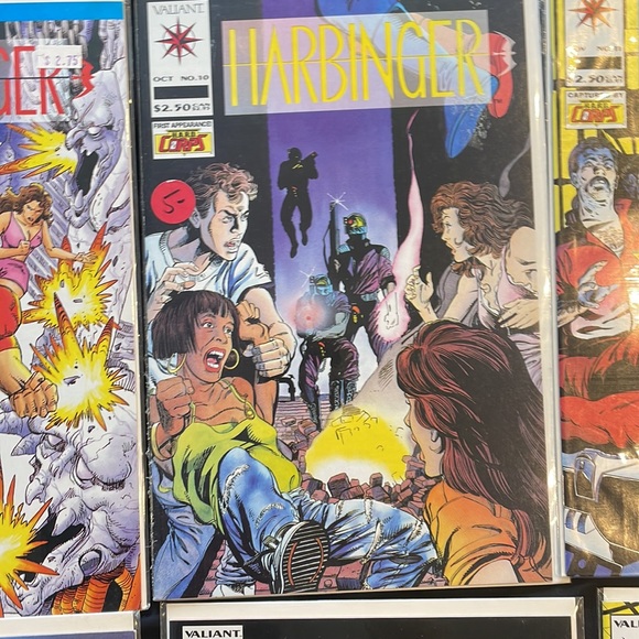 Huge Valiant Comic Lot 9 books - Picture 4 of 10